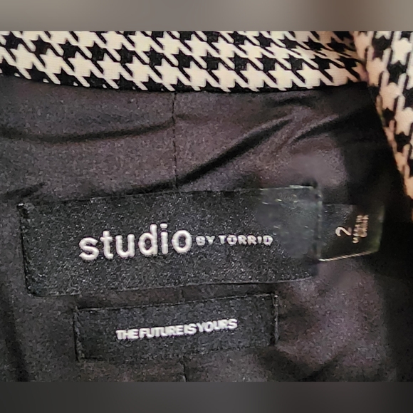 Torrid Houndsthooth Vest, Size 2, Black & White - Picture 2 of 6